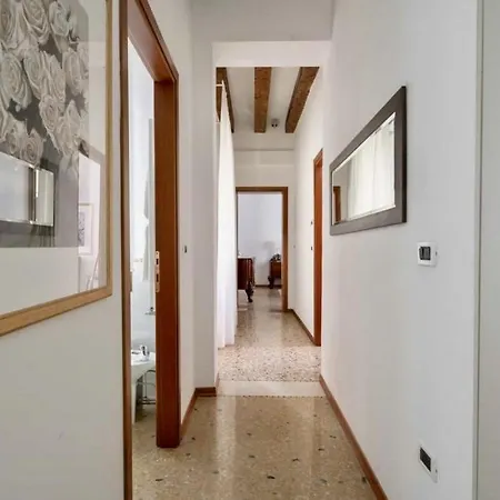 Palazzo San Samuele - Elegant In San Marco Venice
