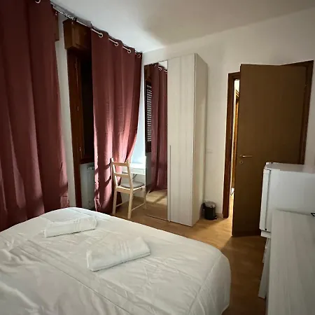 Leone D'oro 2 - Milano Street Penzion *