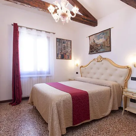 Alloggi Ss Giovanni E Paolo Guest house