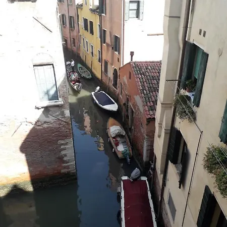 A Casa Tua Dietro Piazza San Marco *