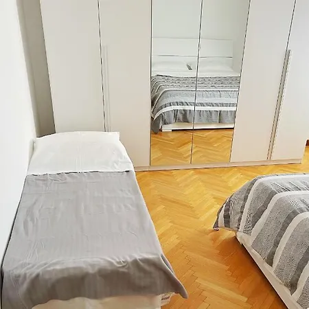 Venice Station Apartment