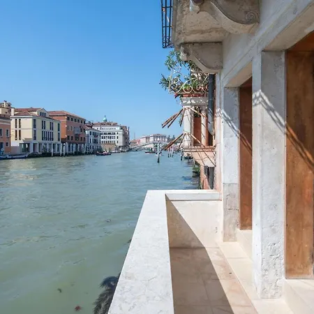 Palace Canal View By Wonderful Italy * Венеция
