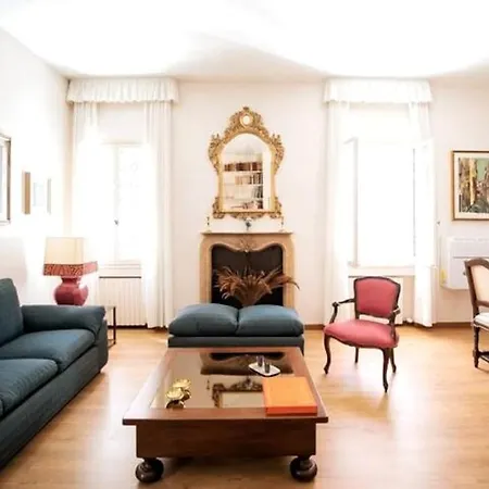 Classy Spacious Close To St.mark Square Apartment Venice