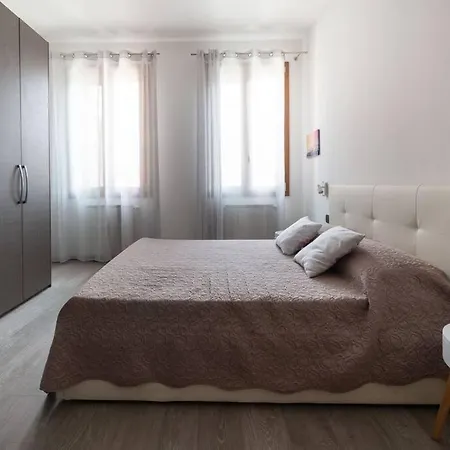 Apartment Celestia Terrace With Canal View Venice
