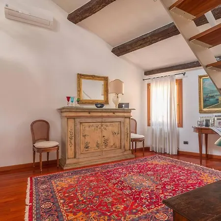 Charming Loft With Roof Terrace Close To S. Marco 베니스