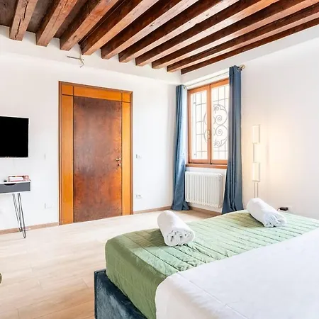 Nocleg ze śniadaniem Luxury Suites *