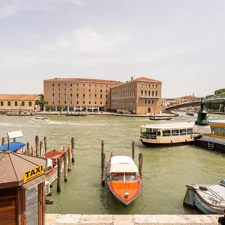 Nocleg ze śniadaniem Luxury Suites *
