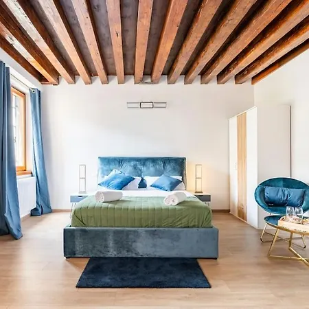 Nocleg ze śniadaniem Luxury Suites