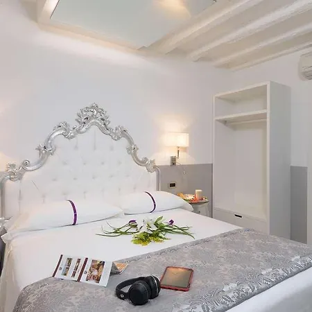 Hotel Unahotels Ala Venice