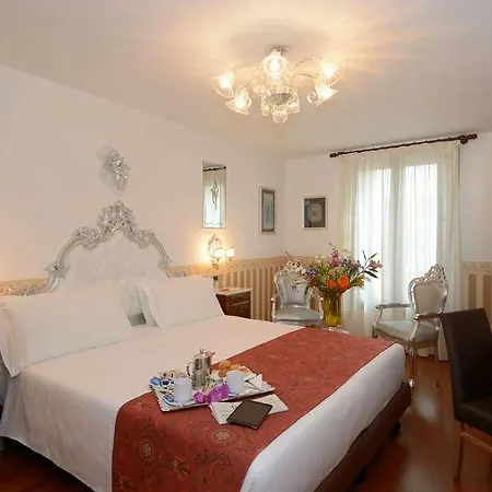 Unahotels Ala * Venice