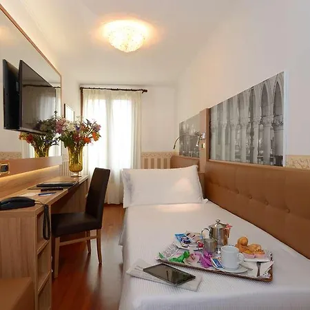 Unahotels Ala Hotel *