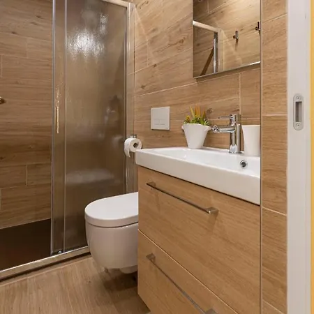 Deluxe Double In Centre Guest house *