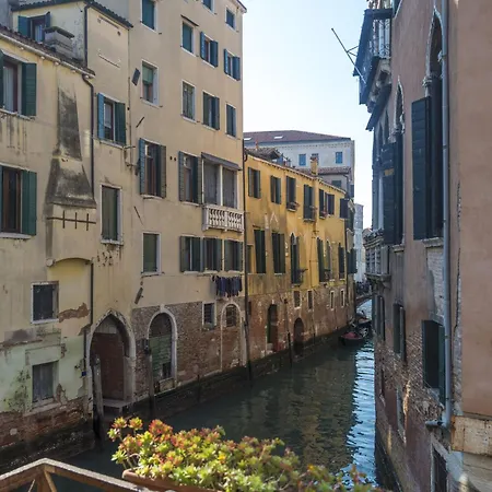 Tre Sestieri Terrace - Canal View 2024 Guest house *
