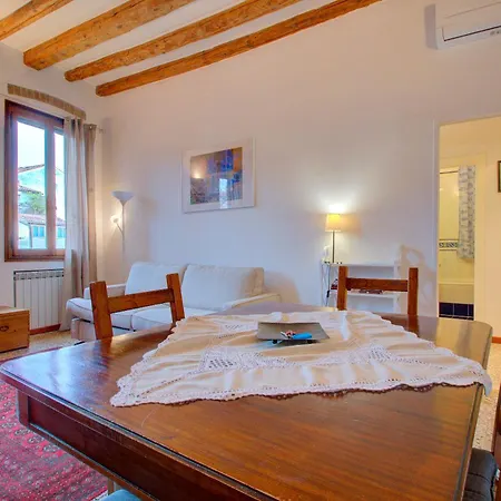 Moretta Get-by-train Apartment