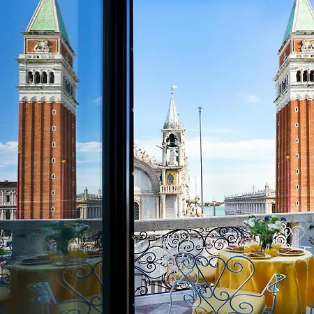 Apartment Due Leoni Terrace In St Mark's Square