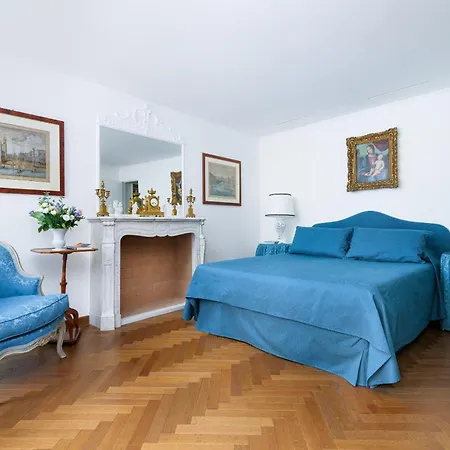 Due Leoni Terrace In St Mark's Square *