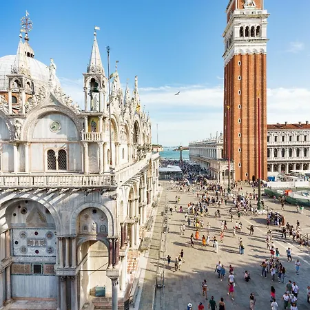 Due Leoni Terrace In St Mark's Square Apartment