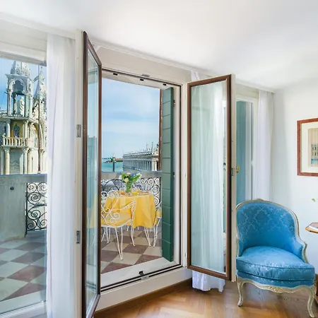 Due Leoni Terrace In St Mark's Square