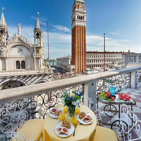 Due Leoni Terrace In St Mark's Square Apartment *
