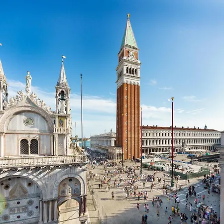 Apartment Due Leoni Terrace In St Mark's Square