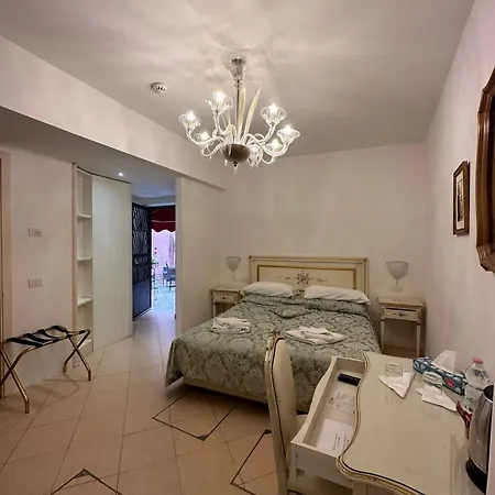 Alloggi Santa Sofia 2*