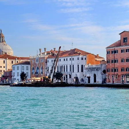 Charmsuite Palladio Apartment *