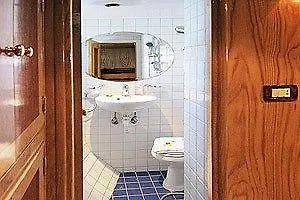 Sarah Cruise Hotel