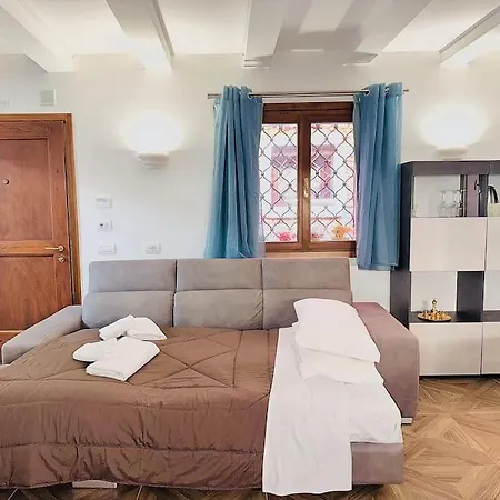 Gloria Luxury Apartament *