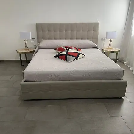 With Private Courtyard Apartment Venice