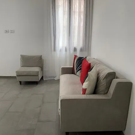Apartment With Private Courtyard Venice