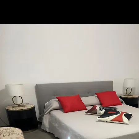 With Private Courtyard Apartment *