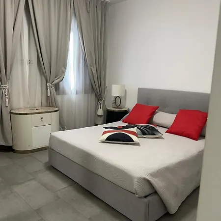 With Private Courtyard Apartment Venice