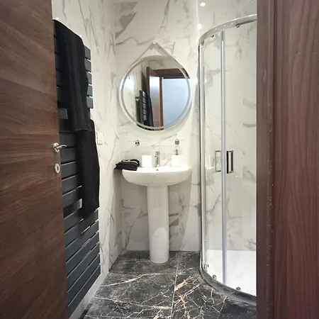 In - Luxury Apartment *