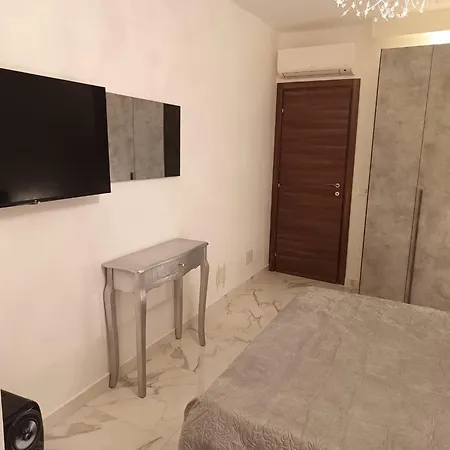In - Luxury Apartment *