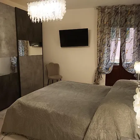 In - Luxury Apartment *