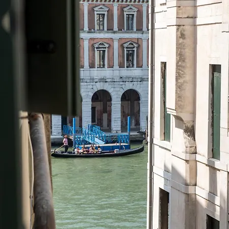 Guest house Locanda Leon Bianco On The Grand Canal Venice