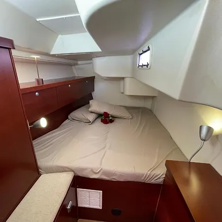 Hop Aboard! Sailing Excursion Included In 베니스