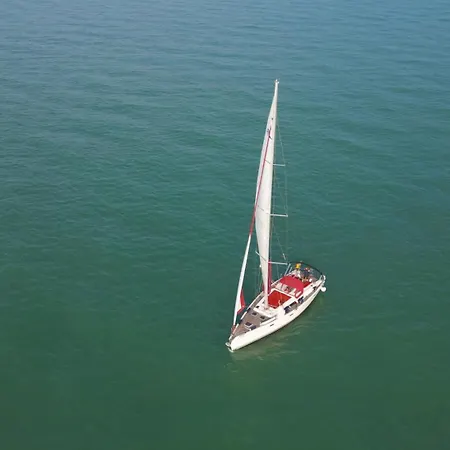 보트호텔 Hop Aboard! Sailing Excursion Included In 베니스