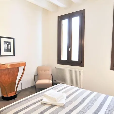 Stylish 100 Meters From San Marco Square Venecia