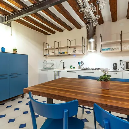 San Silvestro House * Venice