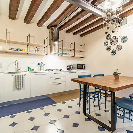 San Silvestro House * Venice