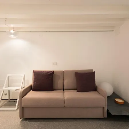 Peggy's Retreat Luxbotiquehome ~ Wifi + Patio * Venice