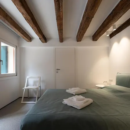 Peggy's Retreat Luxbotiquehome ~ Wifi + Patio Apartment Venice