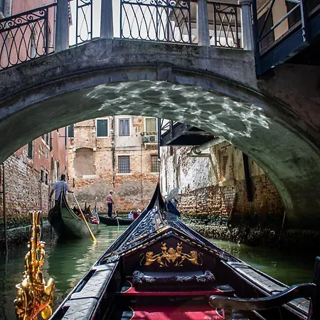 Проживание в семье Luxhaven Venice Местре
