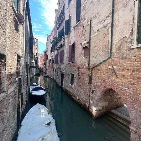 Palazzo Titti Rialto * Benátky