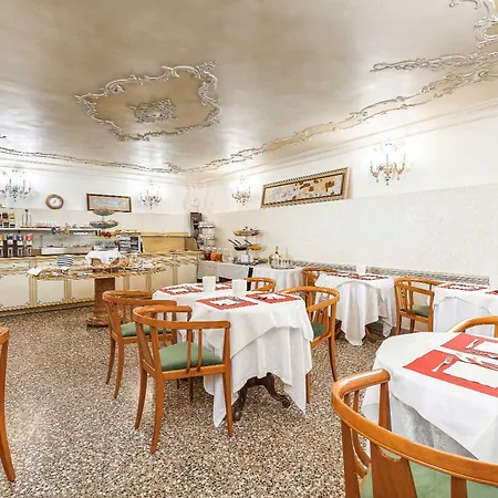 San Moise Hotel 3*