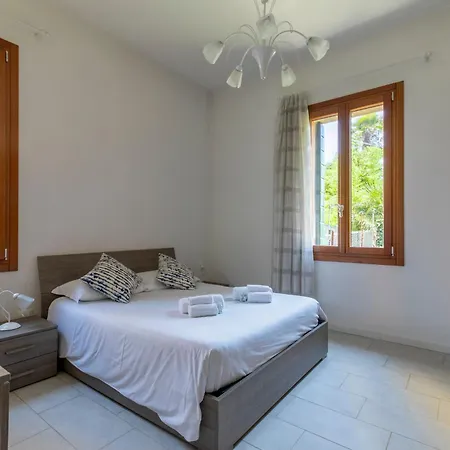 Max & Julia's House - Sant'elena Apartment Venedig