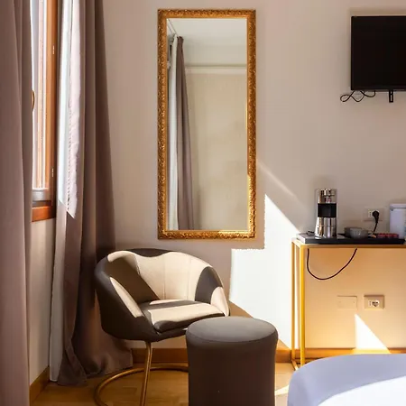 Palazzo Orseolo- Gondola View Aparthotel 4*