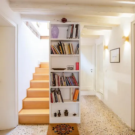 Gorgeous San Polo Apartment Venice