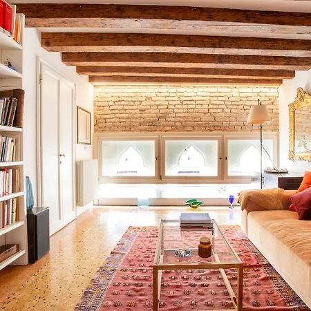 Gorgeous San Polo Apartment Venice